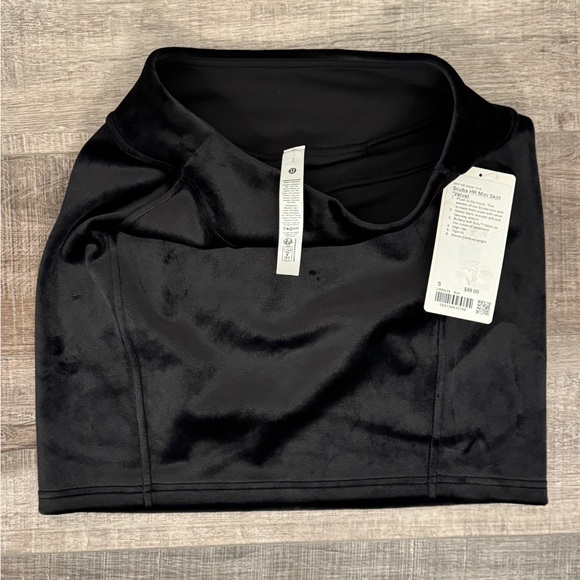 NWT Lululemon Scuba HR velvet mini skirt size small - Picture 6 of 7